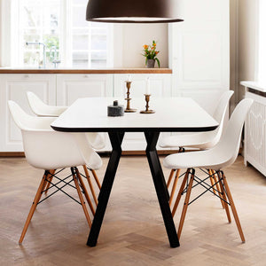 Dansk designet spisebord med eller uden tillægsplader i hvidt