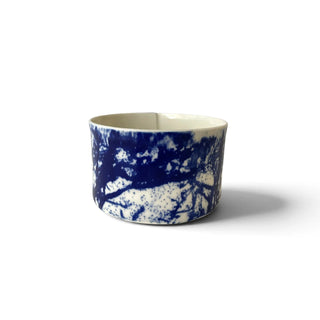 Helene Søs Schjødts - Vase med blåt naturmotiv