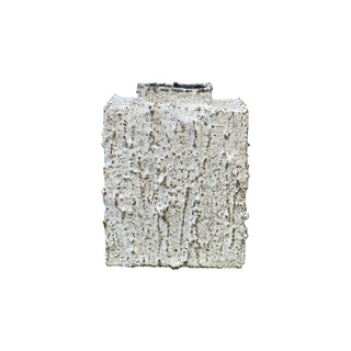 Stor organisk vase i råhvid set forfra 