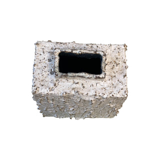 Stor organisk vase i råhvid set oppefra 