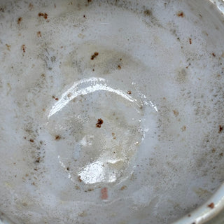 Flad diamant kop med hank I farven lys gul set tæt på 