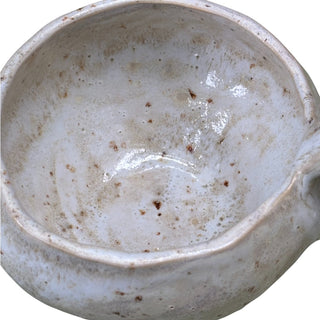 Flad diamant kop med hank I farven lys gul med chamotte set oppefra 