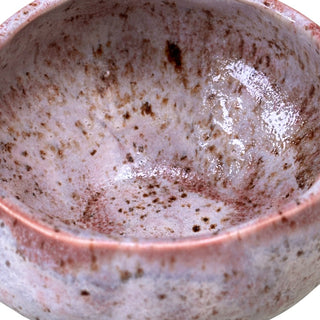 Flad diamant kop med hank I farven rosa med chamotte set tæt på 