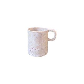 Lav cylindrisk kop i farven beige set forfra