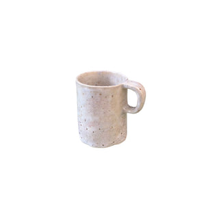 Lav cylindrisk kop i farven beige set forfra