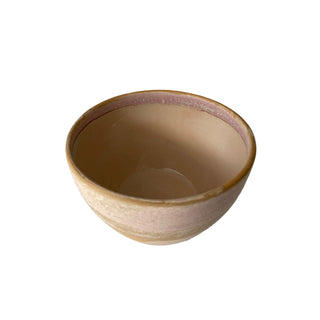 Lena Pedersen mellem skål i beige/rosa glasur 