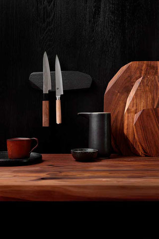 Noyer knivmagnet i sort 25 cm og flotte skærebrætter