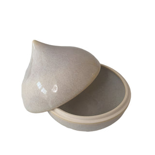 Thora Finnsdottir - KISS - Stor lågkrukke i beige