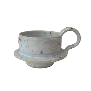 Mona Vander kop med ansigt der har lyseblå farver 