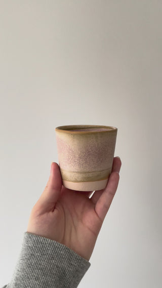 Lena Pedersen espresso kop i beige/rosa glasur 