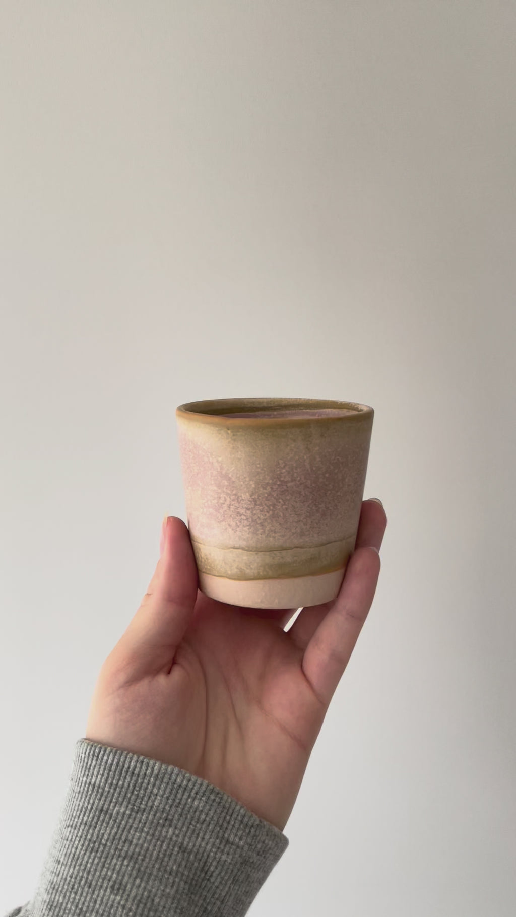 Lena Pedersen espresso kop i beige/rosa glasur 