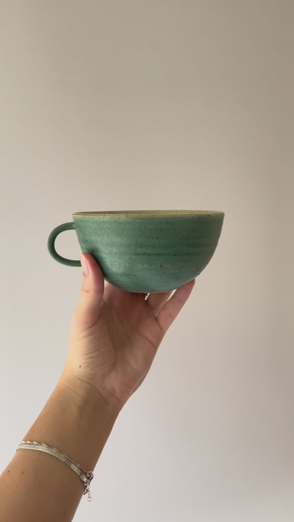 Anna Bystrup kop i flot grøn farve