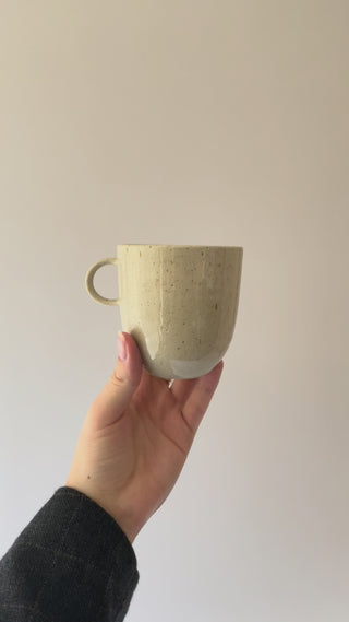 Anna Bystrup kaffekop i beige farve