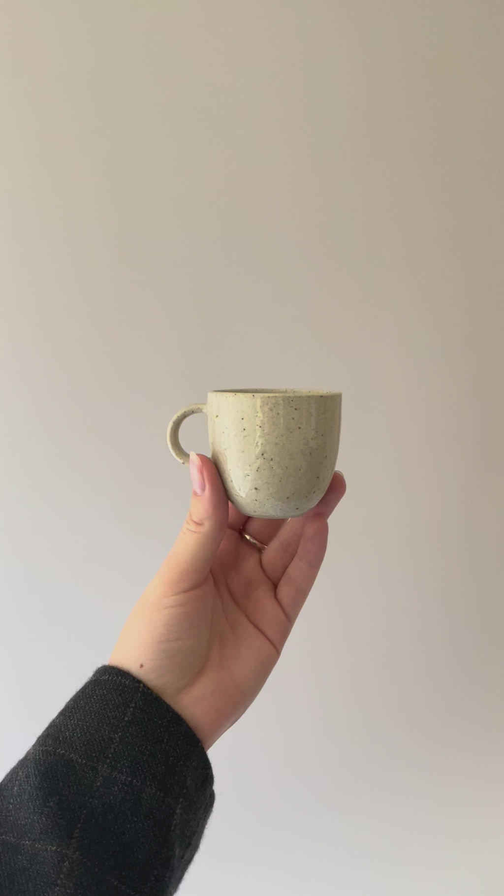 Anna Bystrup espressokop i beige farve 