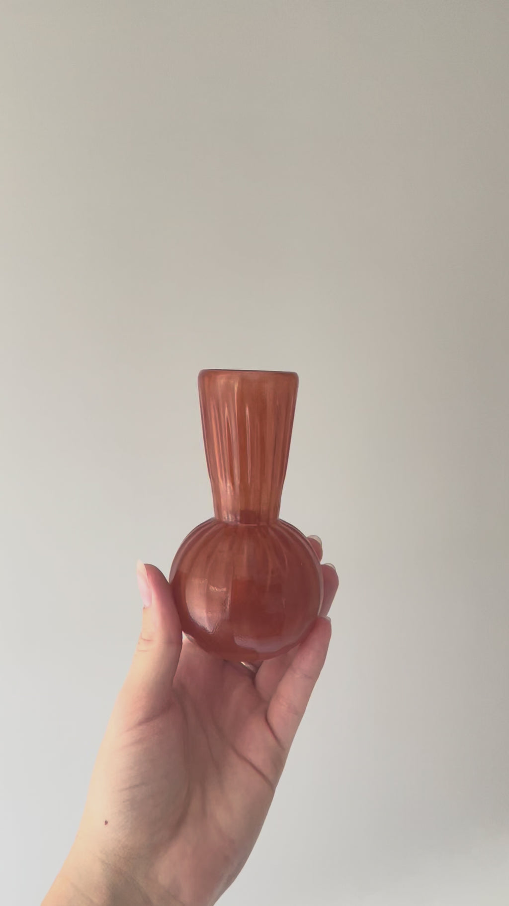 Anne Flohr nøglehulsvase i heliotrop farve 