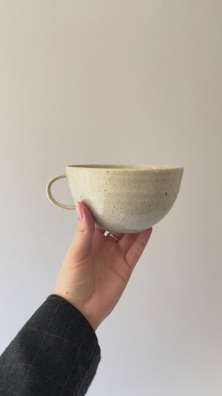 Anna Bystrup kop i beige farve 