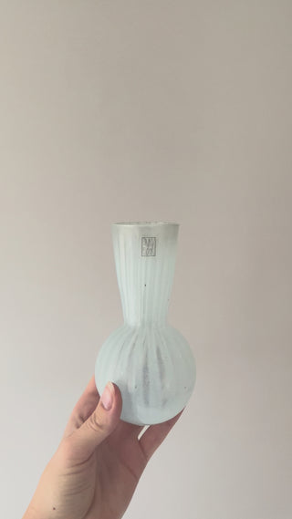 Anne Flohr nøglehulsvase i lyseblå farve 