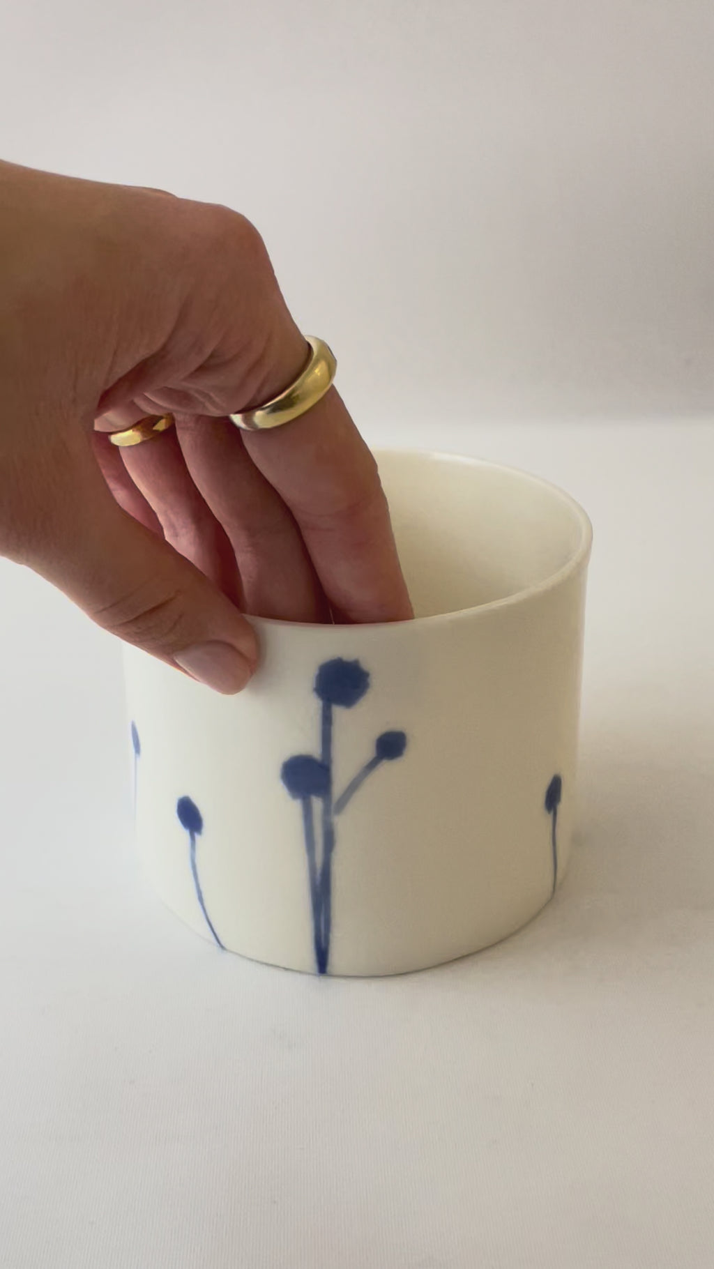 Helene Søs Schjødts - Beholder med blomstermotiv