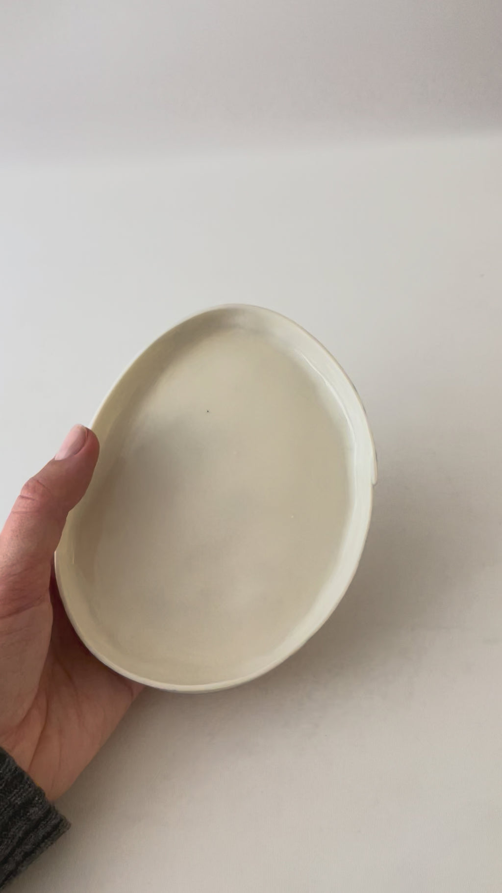 Helene Søs Schjødts - Ovalt fad med blå dekoration