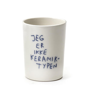 Jeg er ikke keramik typer krus med tekst af Lars Rank