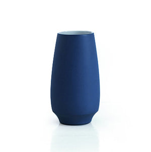 Formidabel mellem vase i mørkeblå af Pia Lund Hansen